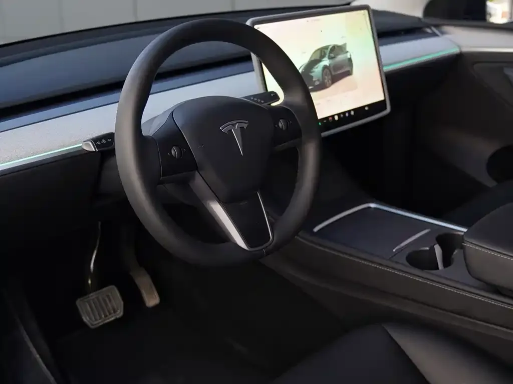 Tesla Model Y — фото 7