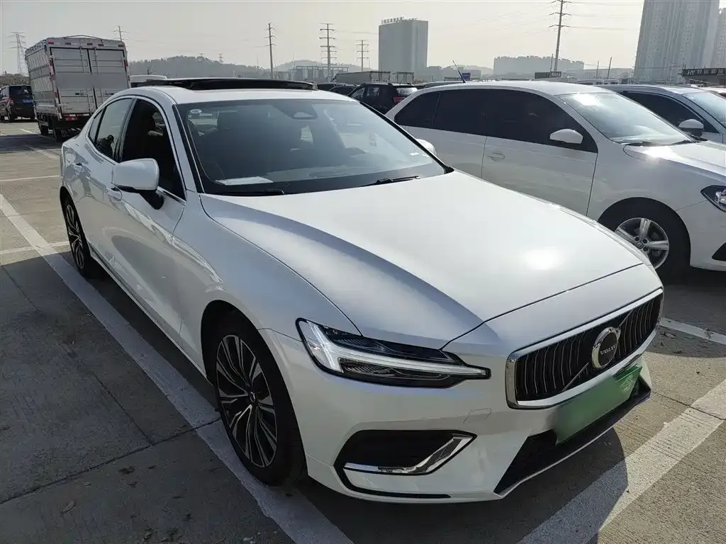 Volvo S60 2025 из CN, фото 7
