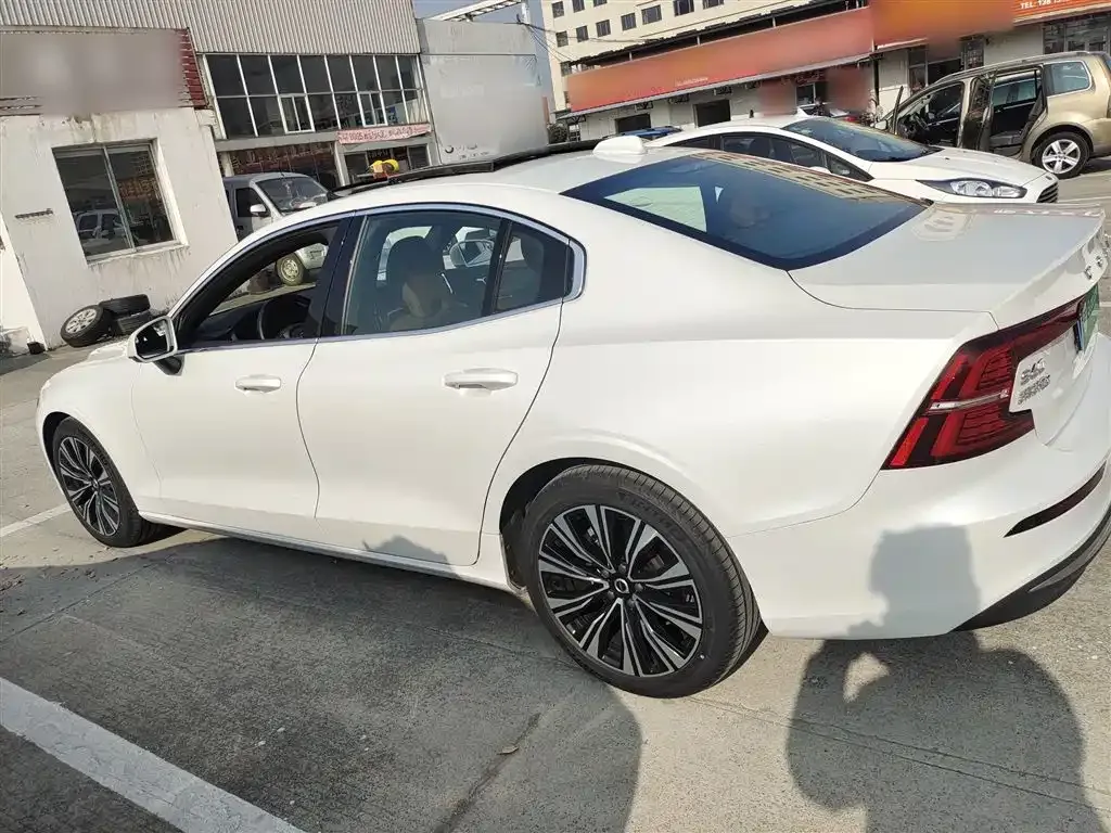 Volvo S60 2025 из CN, фото 8