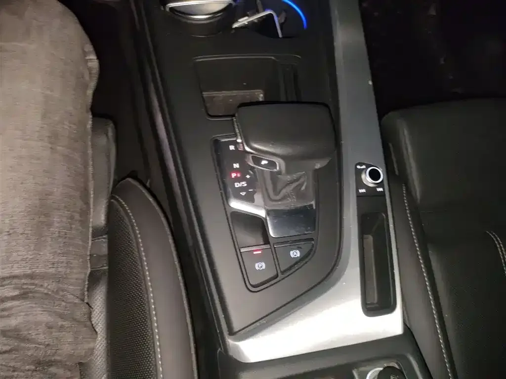 Audi A4L 2021 из CN, фото 6