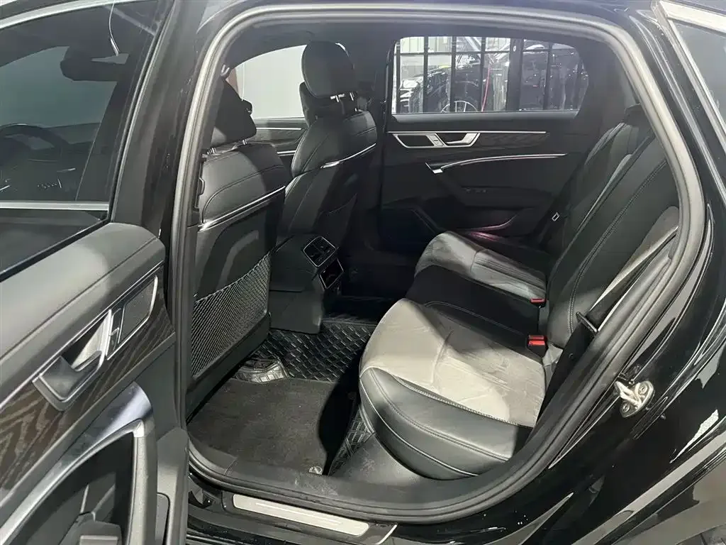 Audi A6L 2023 из CN, фото 6