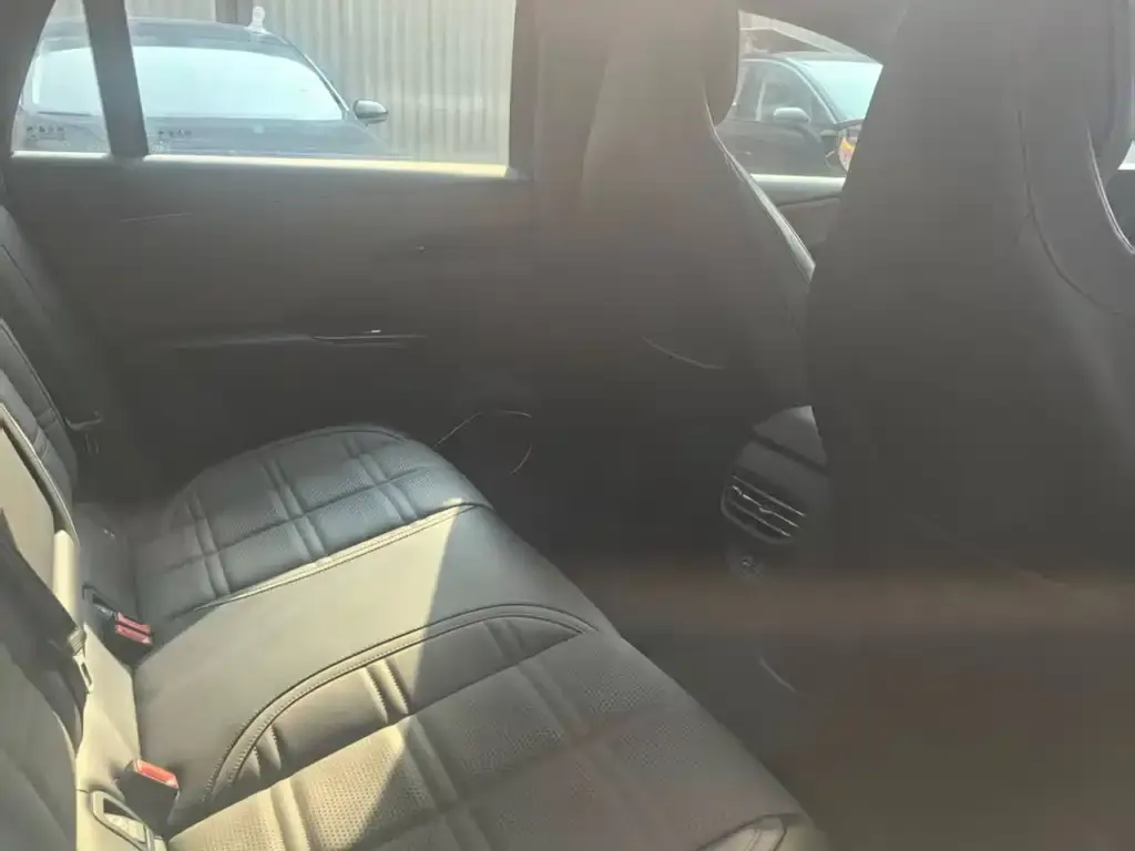 Hongqi EH7 2024 из CN, фото 2
