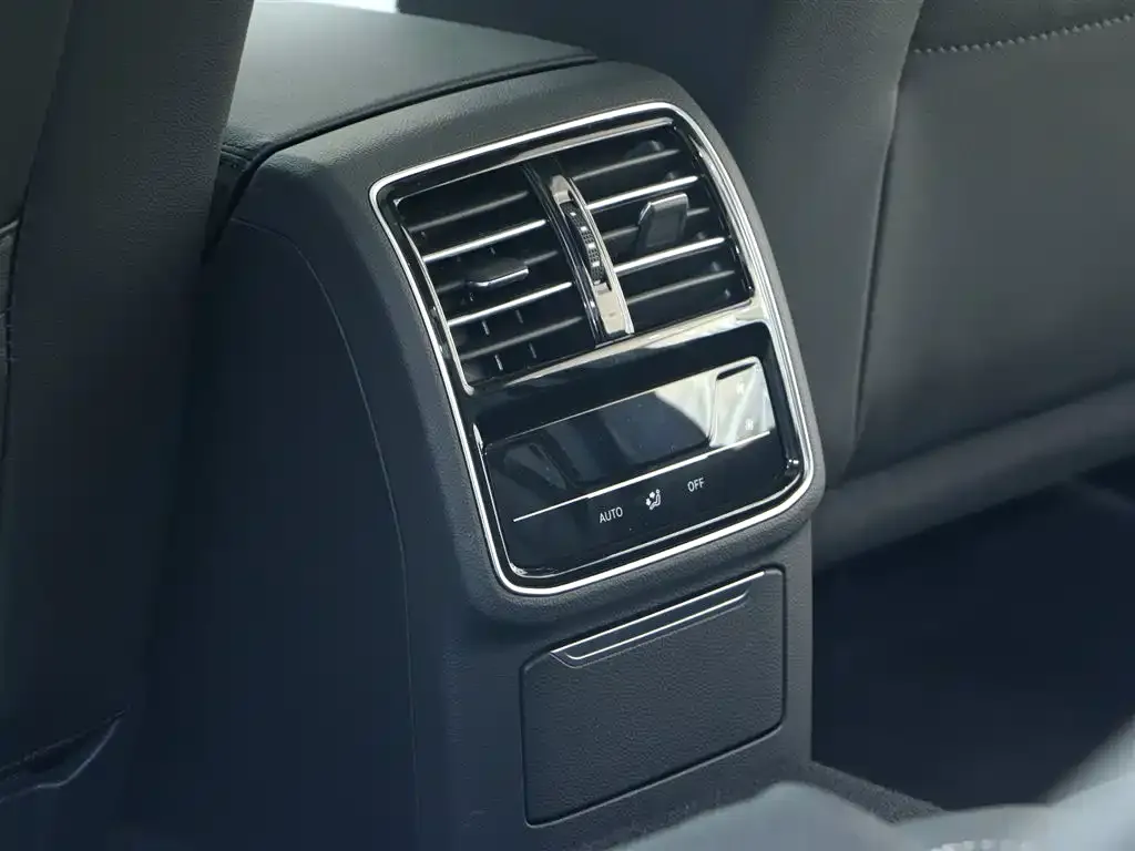 Volkswagen Magotan GTE PHEV 2023 из CN, фото 10