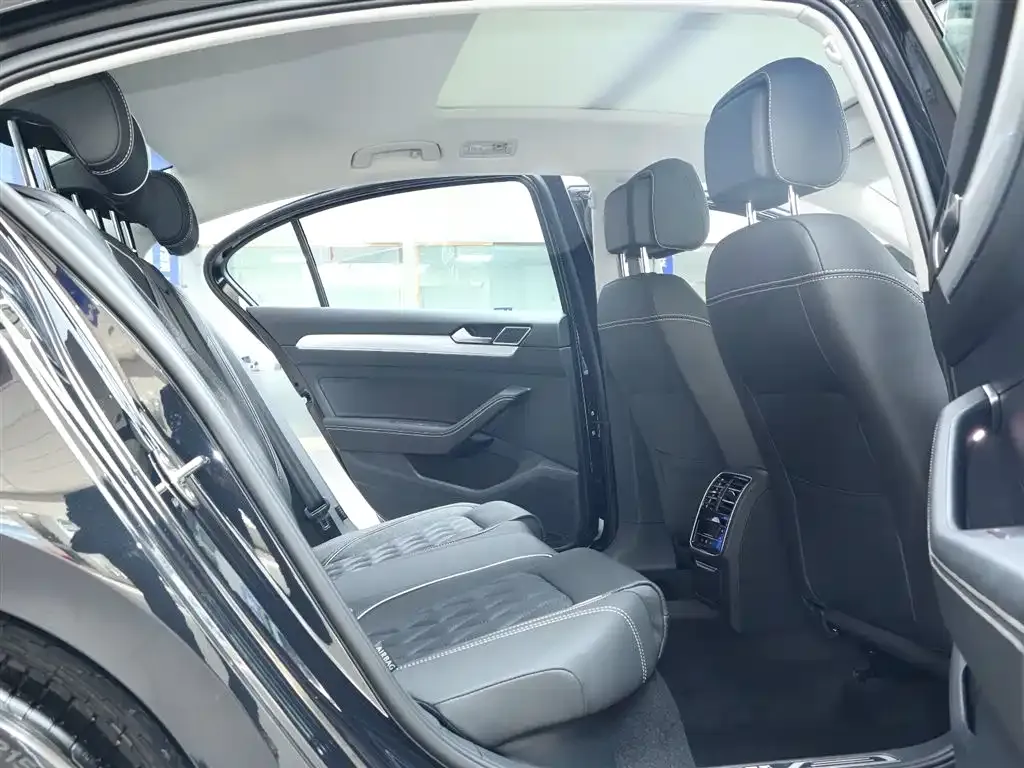 Volkswagen Magotan GTE PHEV 2023 из CN, фото 5
