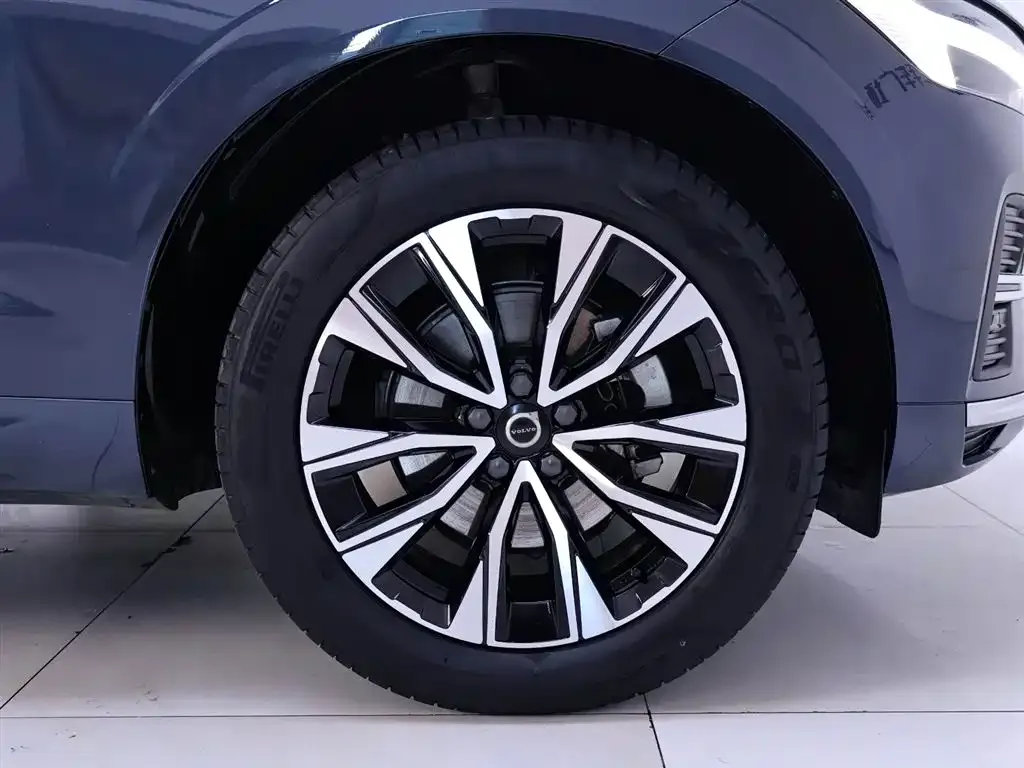 Volvo XC60 2023 из CN, фото 4