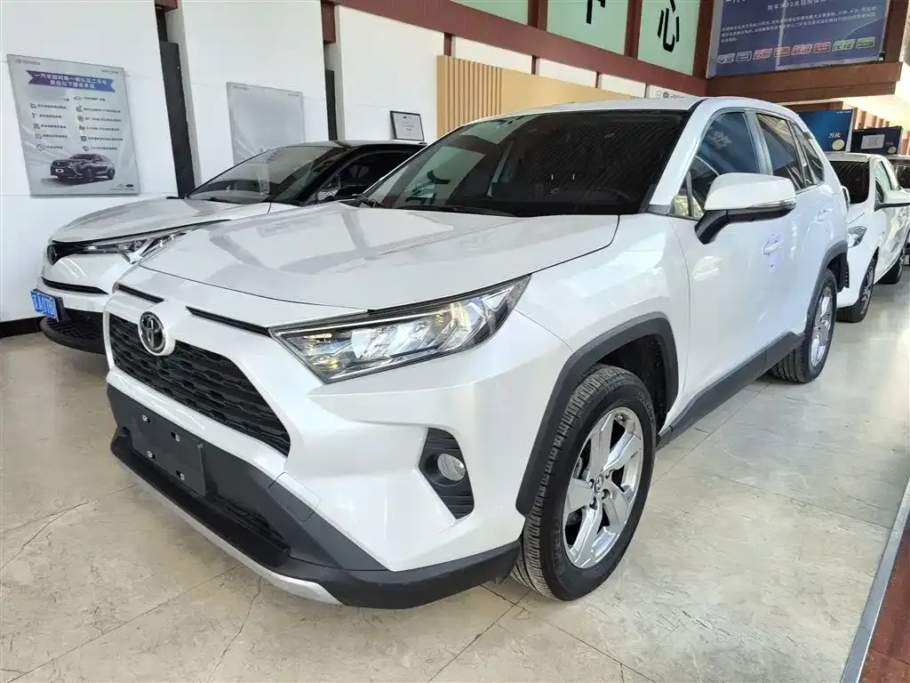 Toyota RAV4 2022 из CN, фото 1