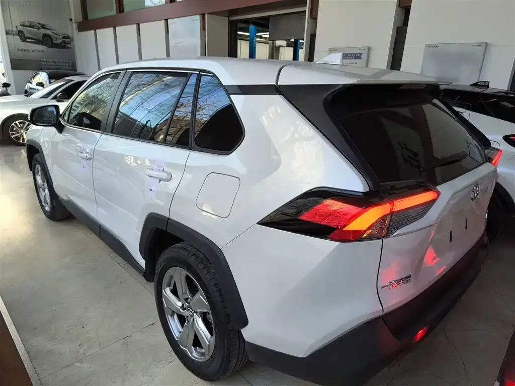 Toyota RAV4 2022 из CN, фото 8
