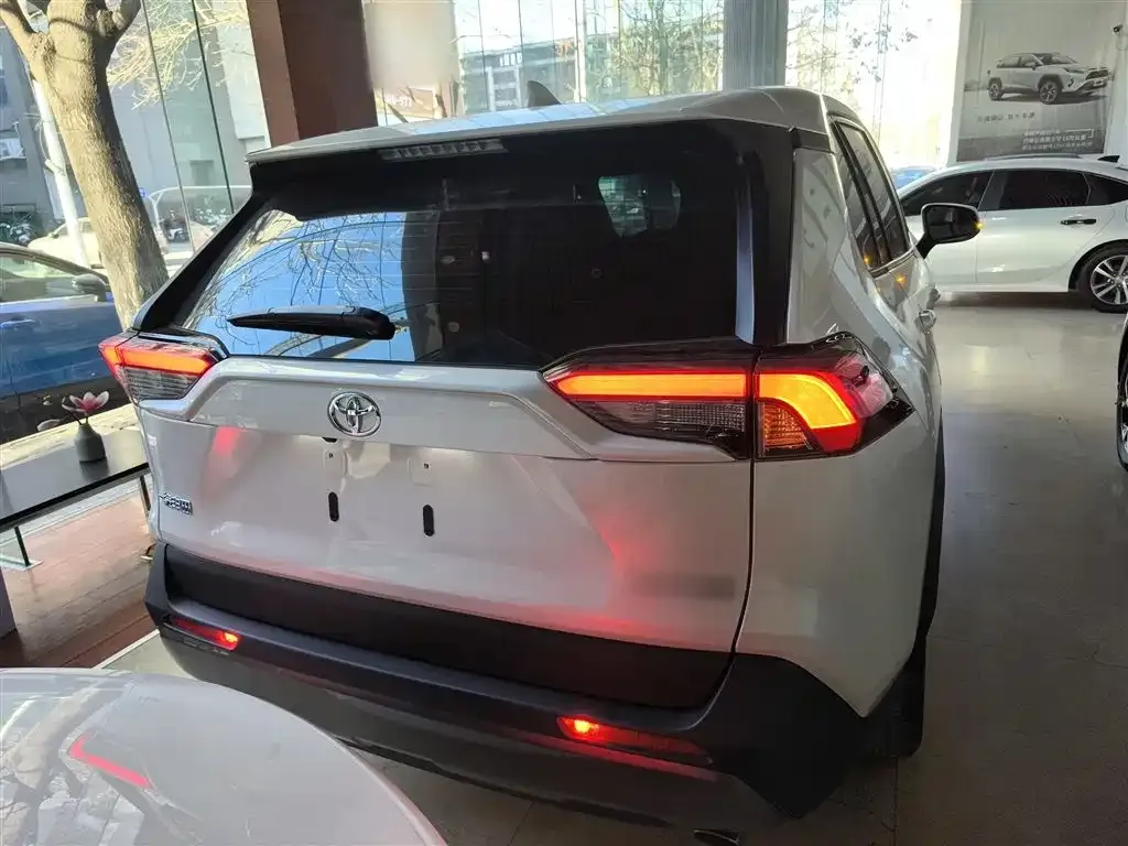 Toyota RAV4 2022 из CN, фото 10