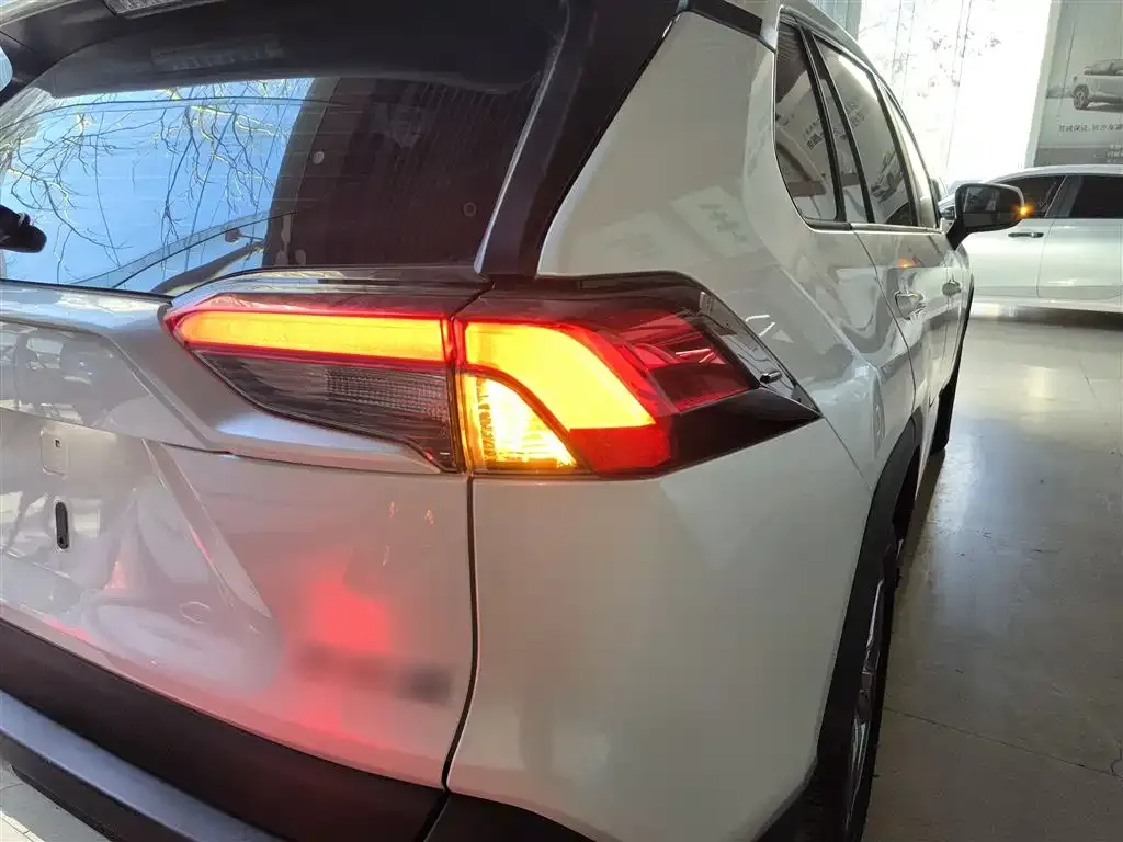 Toyota RAV4 2022 из CN, фото 3