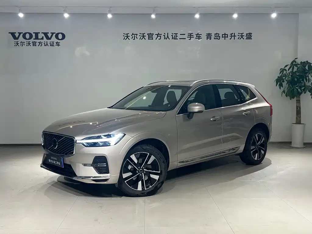 Volvo XC60 — фото 1