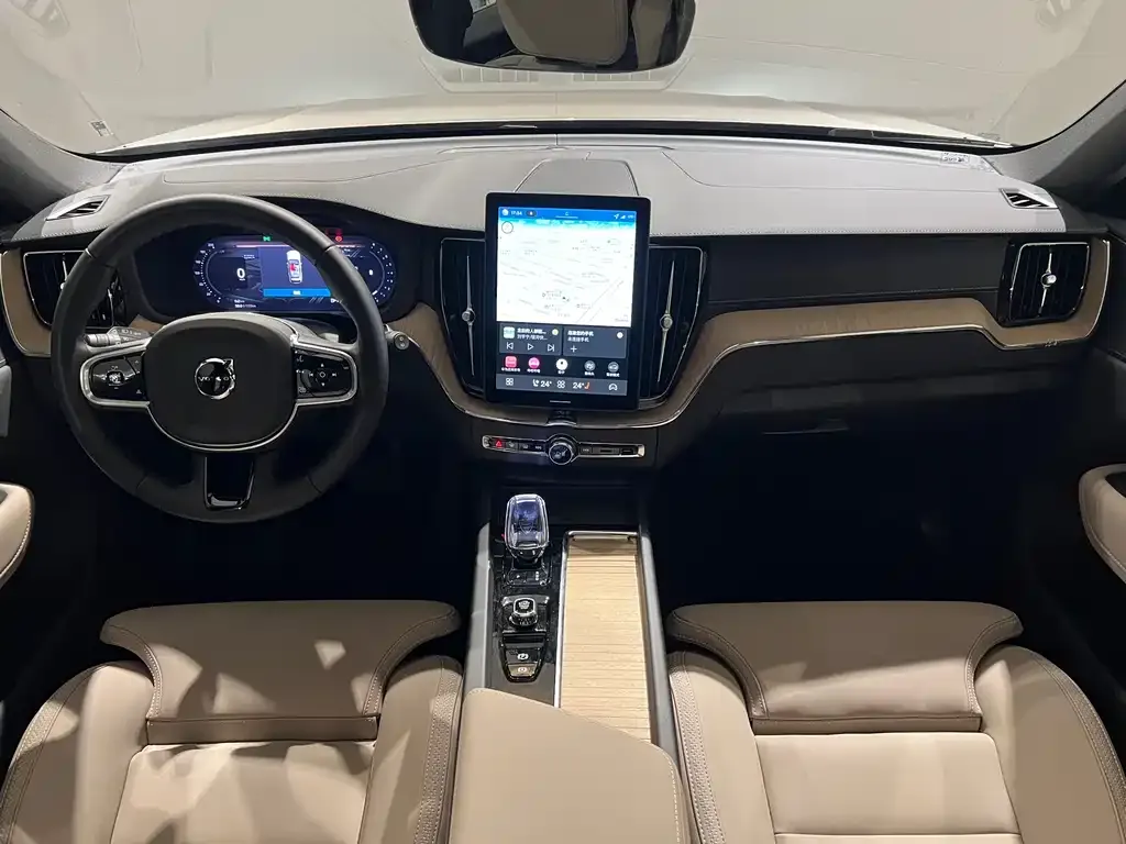 Volvo XC60 — фото 9