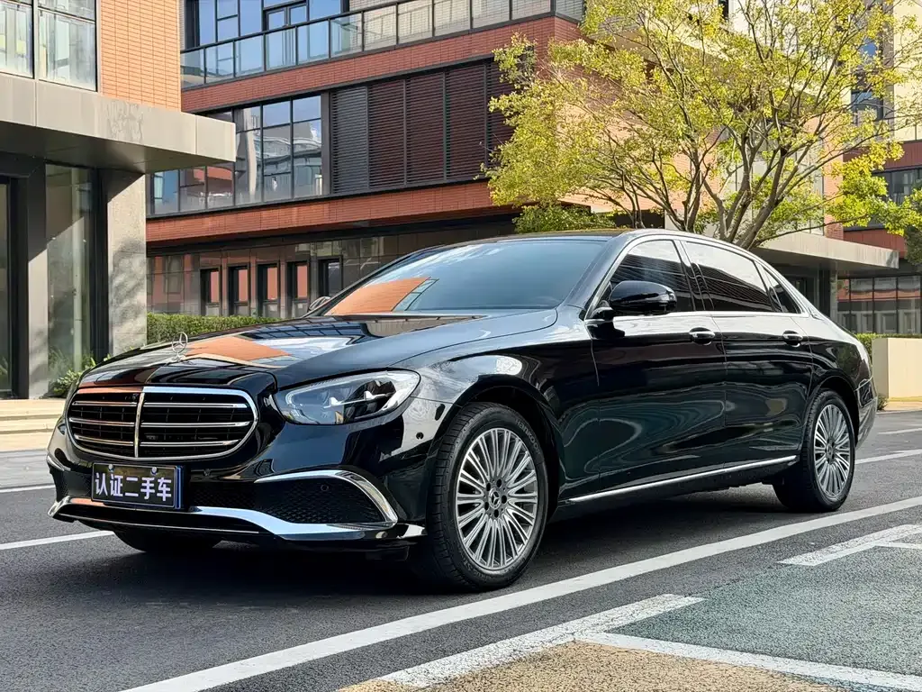 Mercedes-Benz E-Class — фото 1
