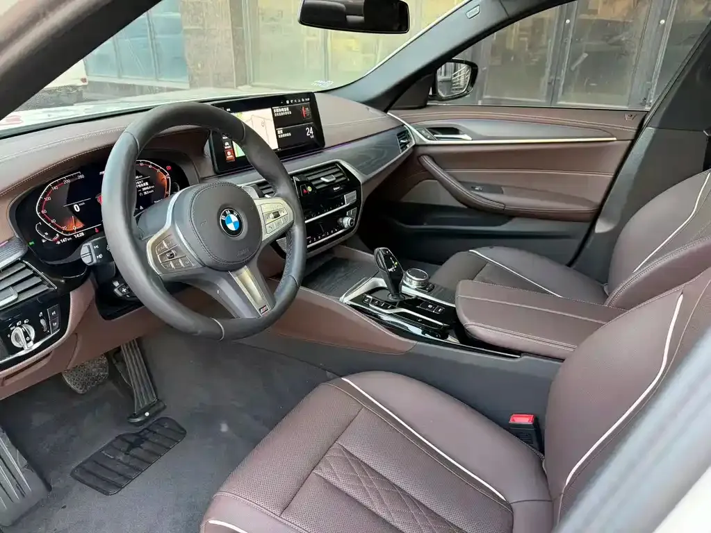 BMW 5 Series 2024 из CN, фото 2