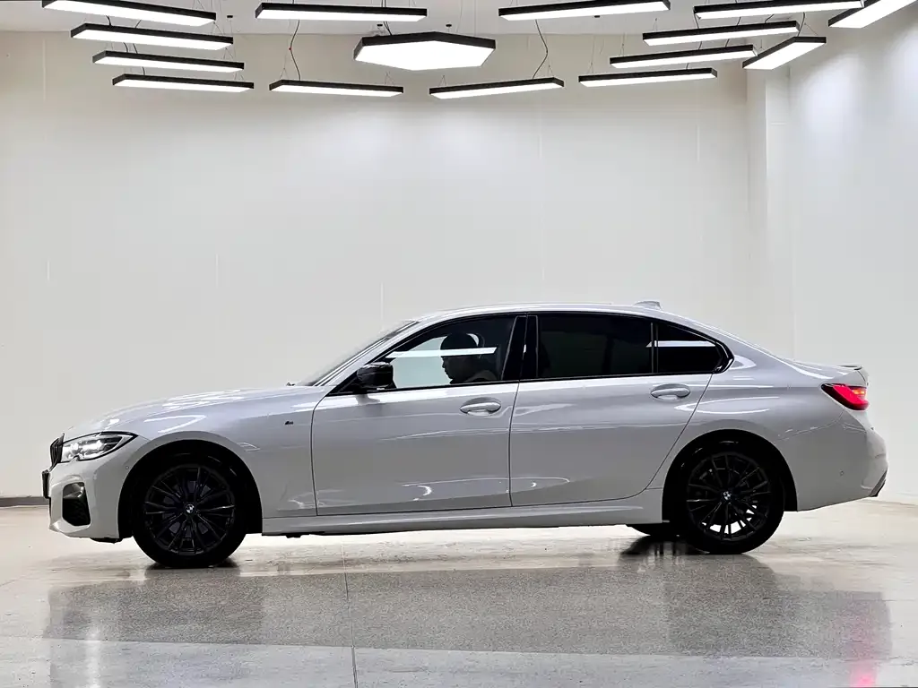 BMW 3 Series 2022 из CN, фото 6