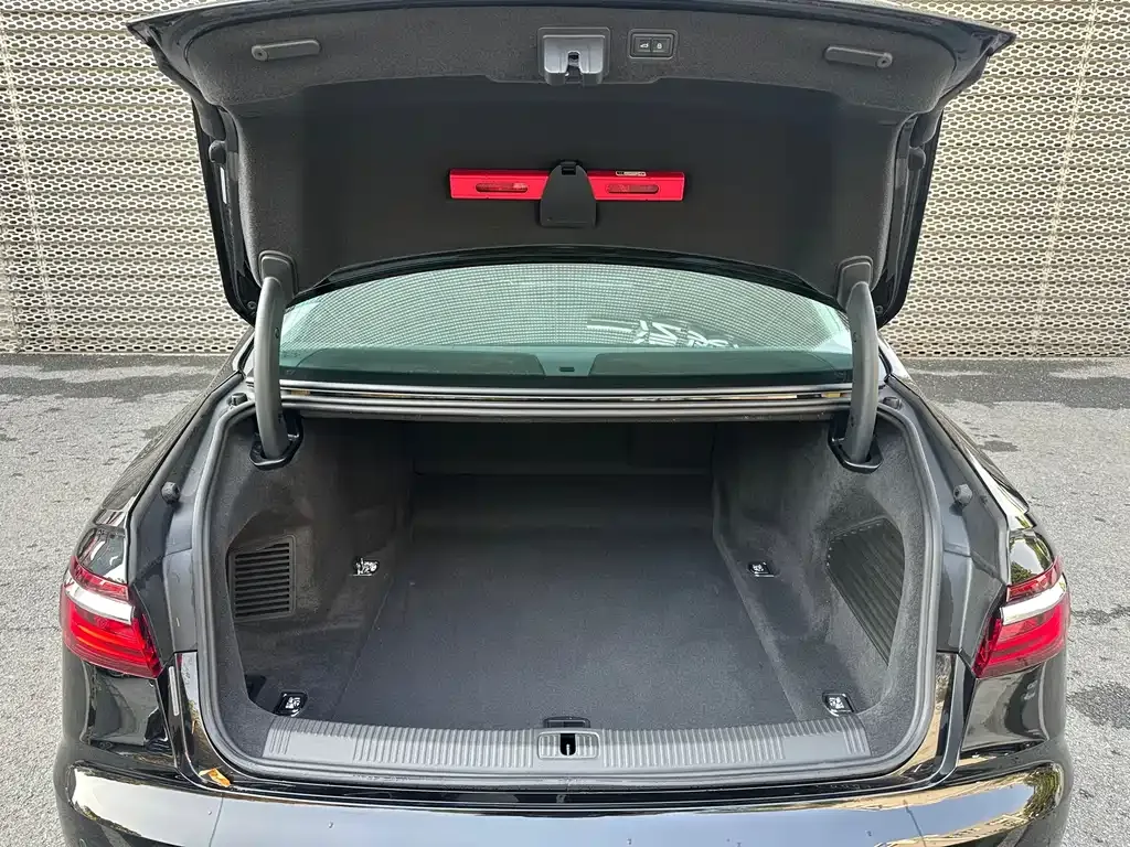 Audi A8 2024 из CN, фото 4