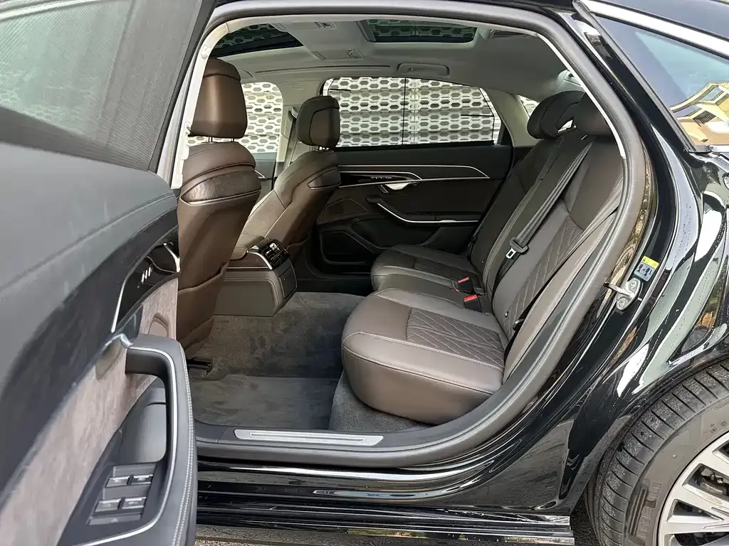 Audi A8 2024 из CN, фото 5