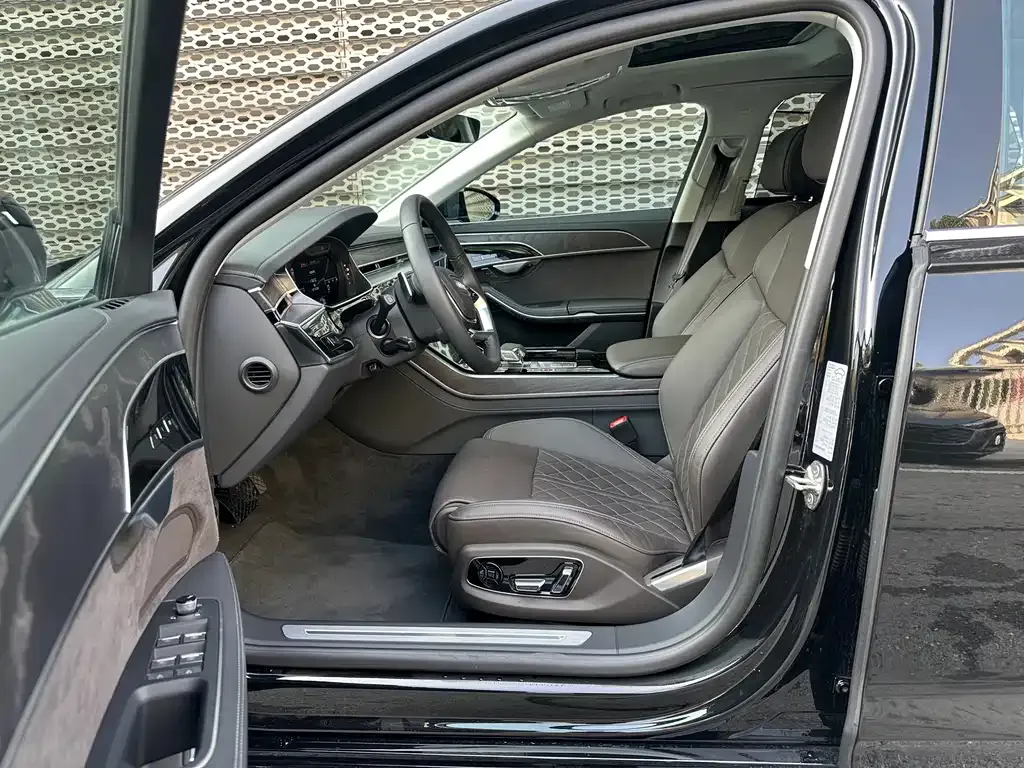 Audi A8 2024 из CN, фото 3