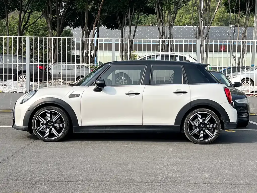 MINI Cooper (3-door) 2023 из CN, фото 8