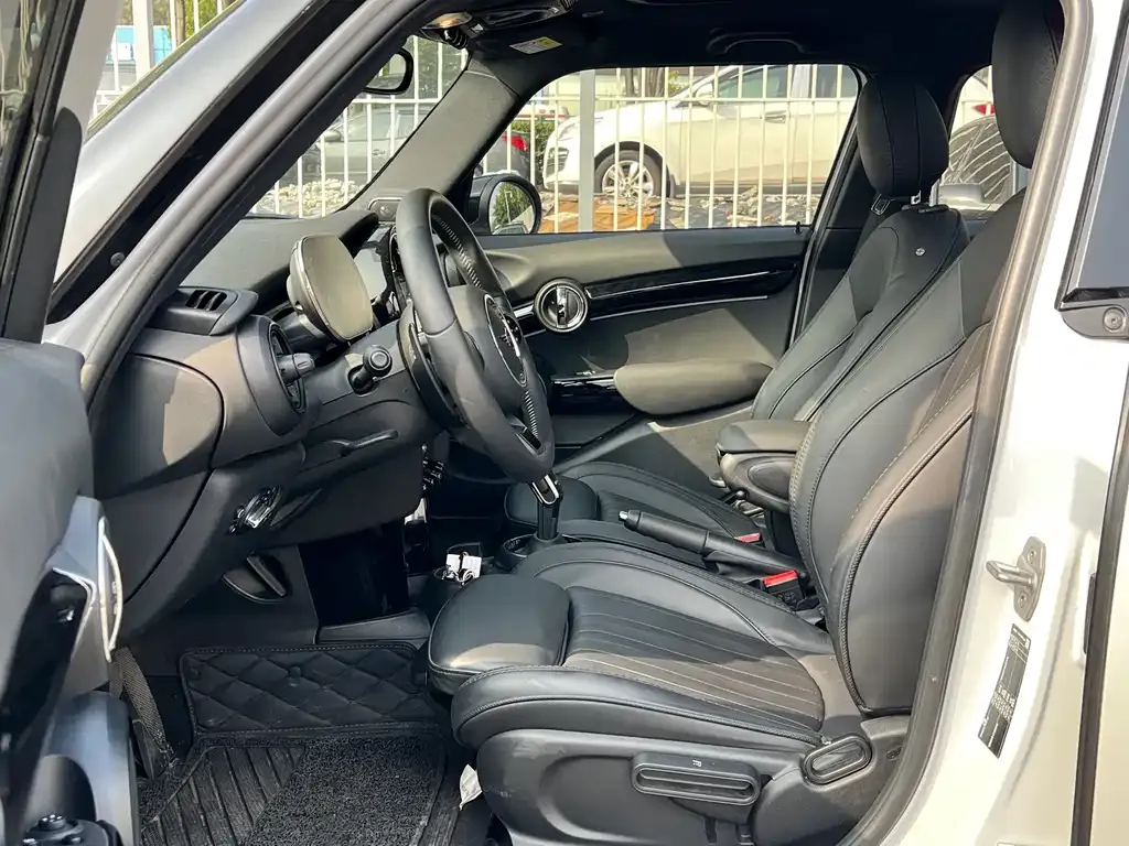 MINI Cooper (3-door) 2023 из CN, фото 2