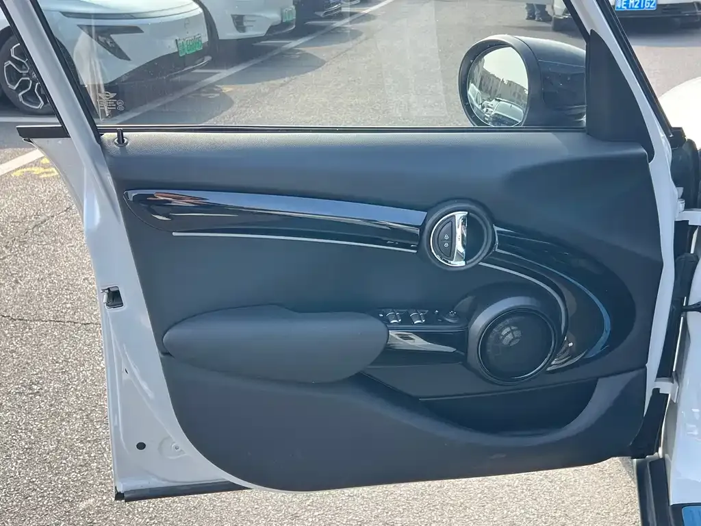 MINI Cooper (3-door) 2023 из CN, фото 4