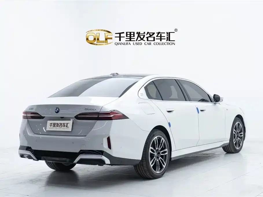 BMW 5 Series 2024 из CN, фото 10