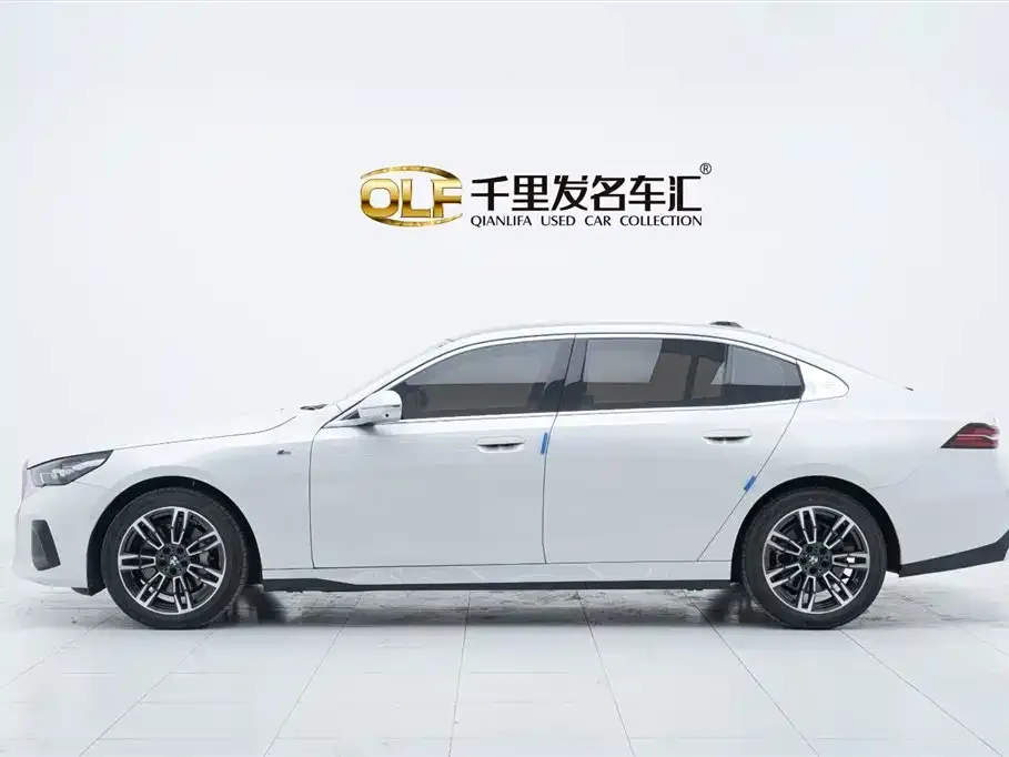 BMW 5 Series 2024 из CN, фото 6