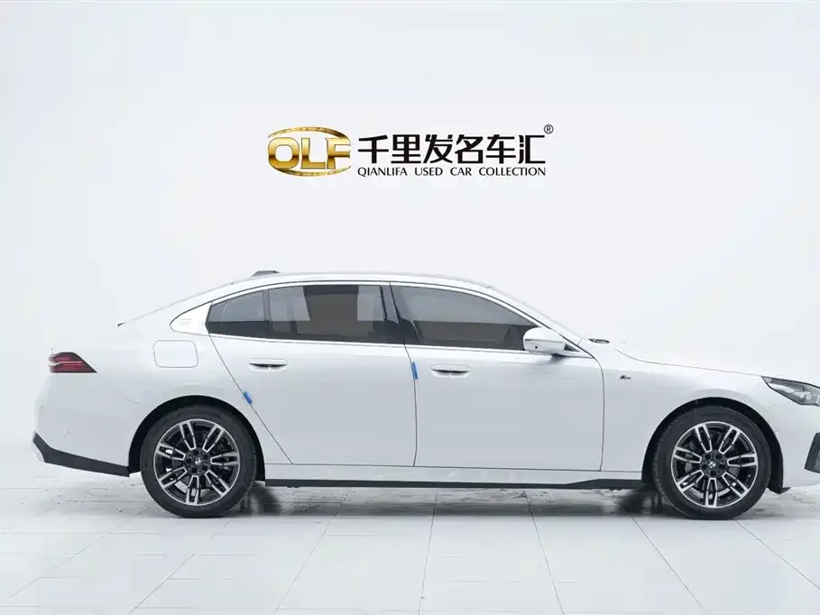 BMW 5 Series 2024 из CN, фото 3