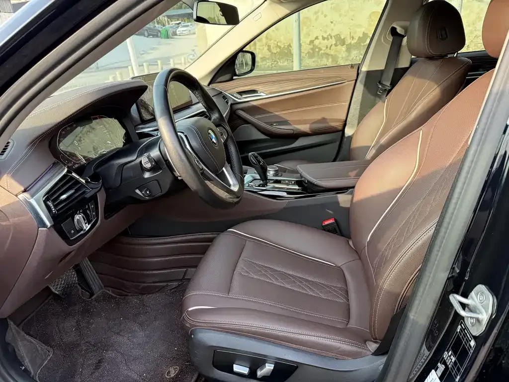 BMW 5 Series 2021 из CN, фото 7