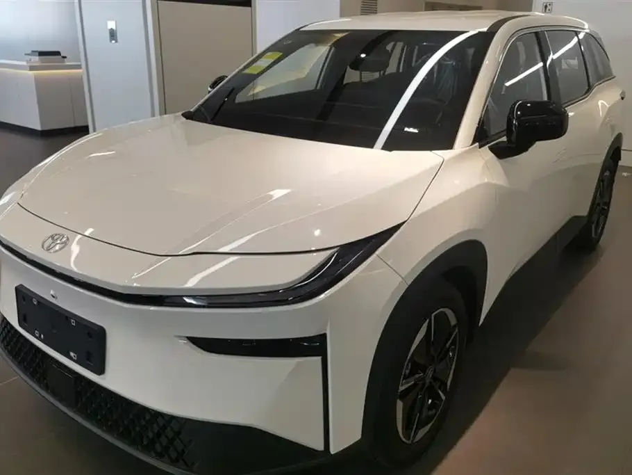 Toyota Platinum 3X 2025 из CN, фото 1