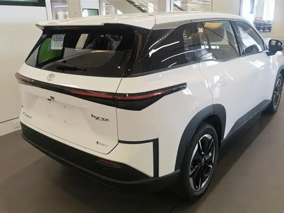 Toyota Platinum 3X 2025 из CN, фото 7