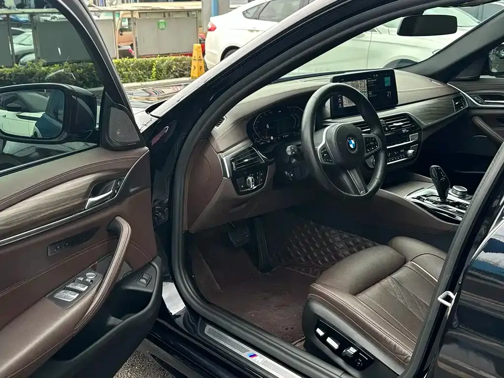 BMW 5 Series 2022 из CN, фото 7
