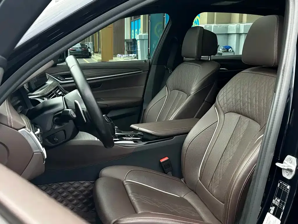 BMW 5 Series 2022 из CN, фото 9