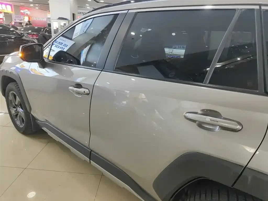 Toyota RAV4 2022 из CN, фото 2