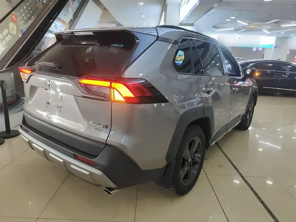 Toyota RAV4 2022 из CN, фото 6
