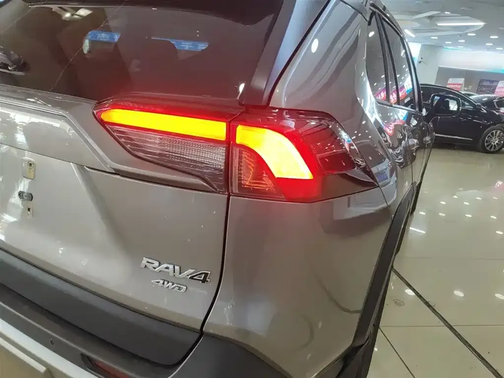 Toyota RAV4 2022 из CN, фото 9