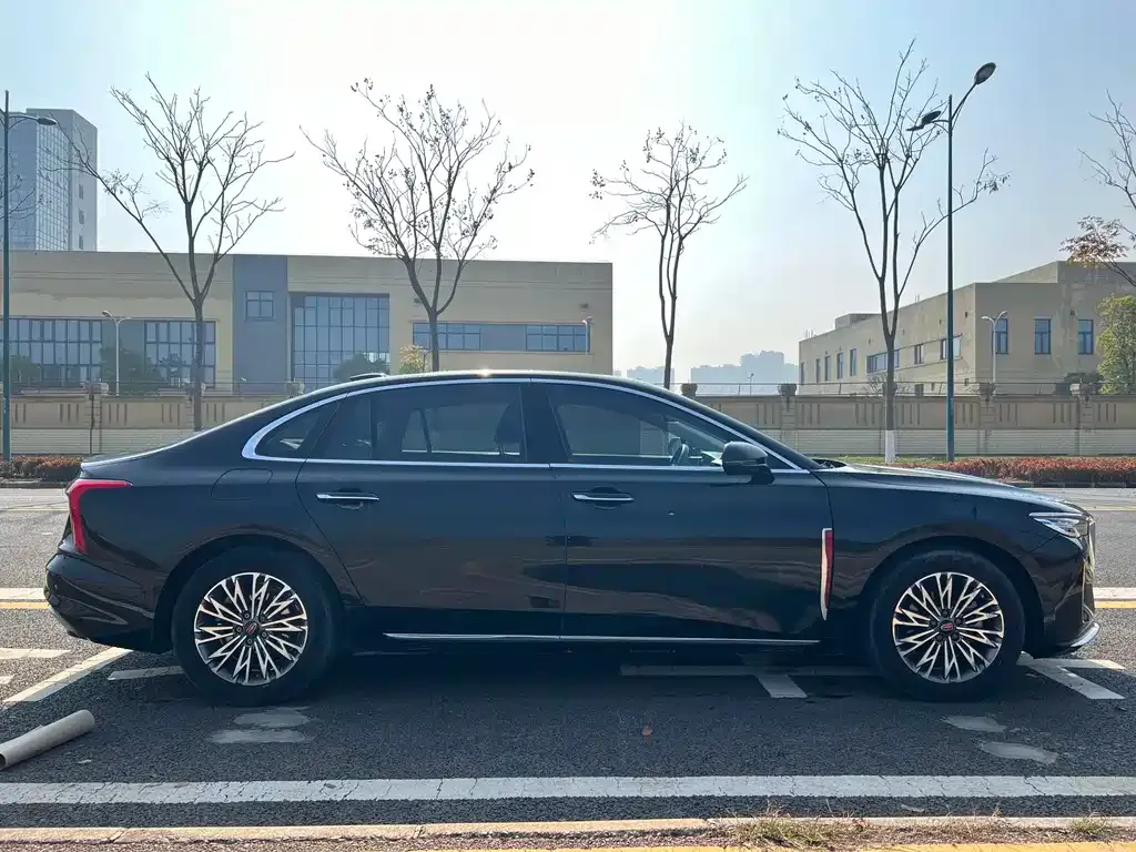 Hongqi H5 — фото 4
