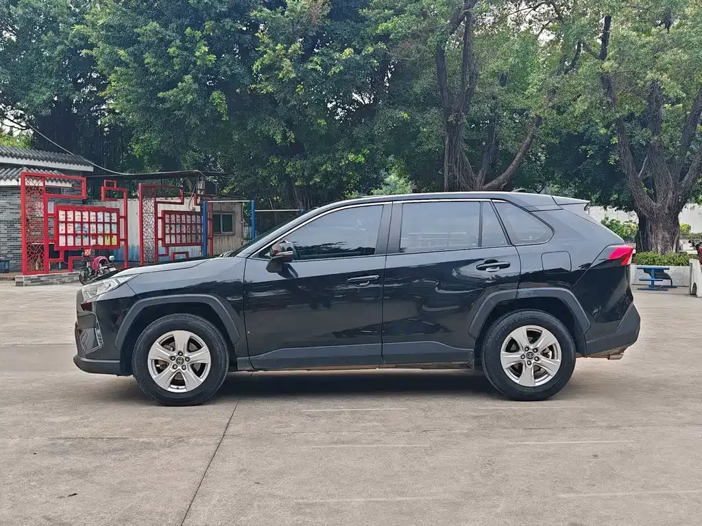 Toyota RAV4 2023 из CN, фото 9