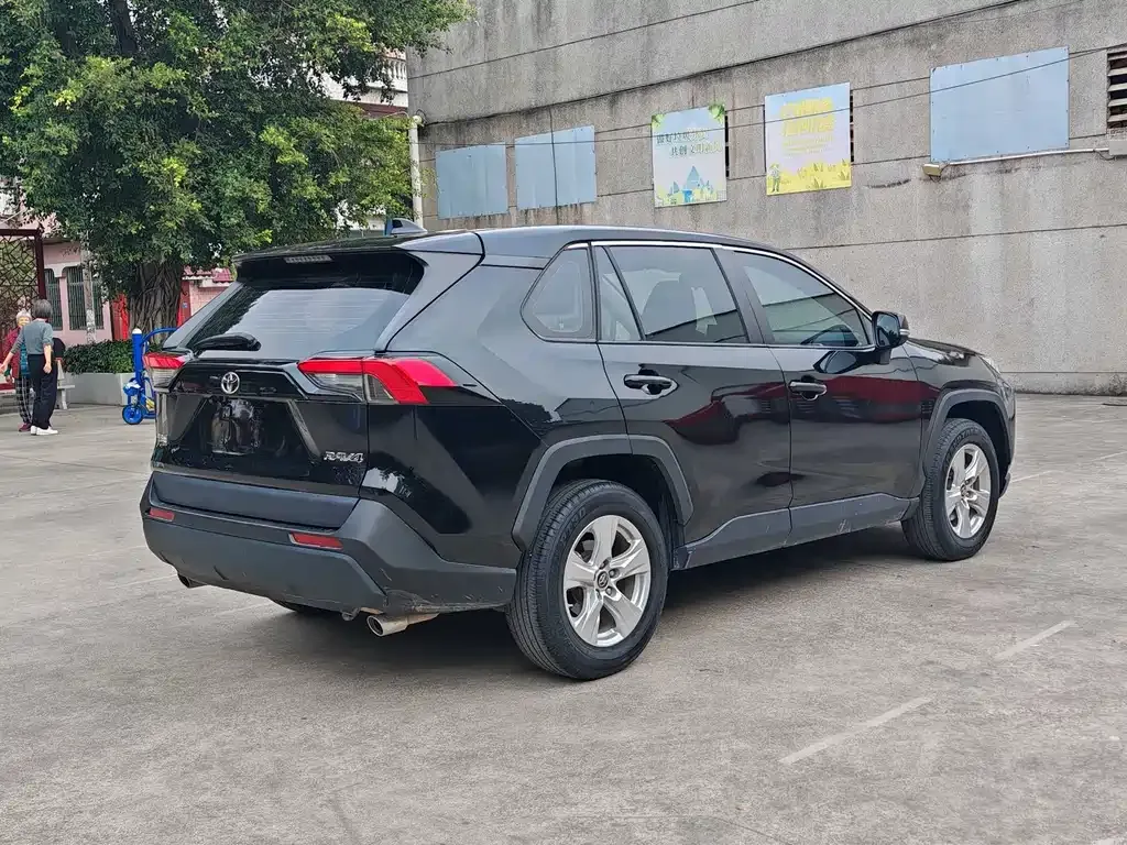 Toyota RAV4 2023 из CN, фото 10