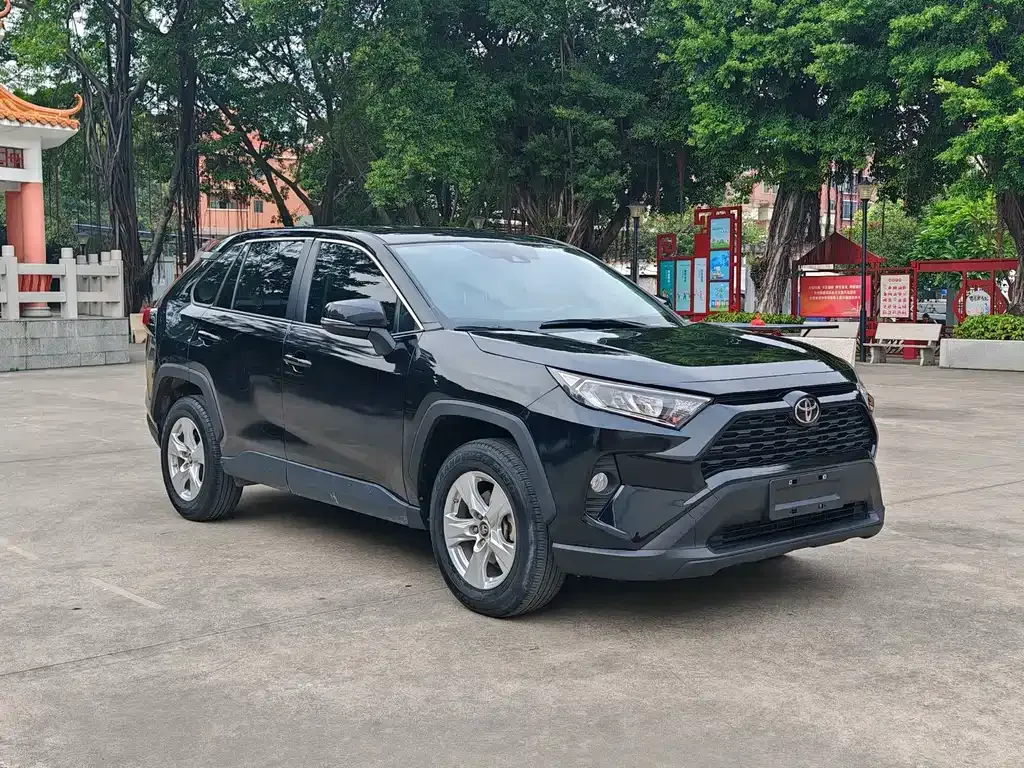 Toyota RAV4 2023 из CN, фото 8