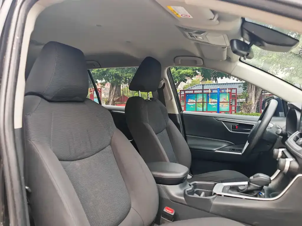 Toyota RAV4 2023 из CN, фото 3