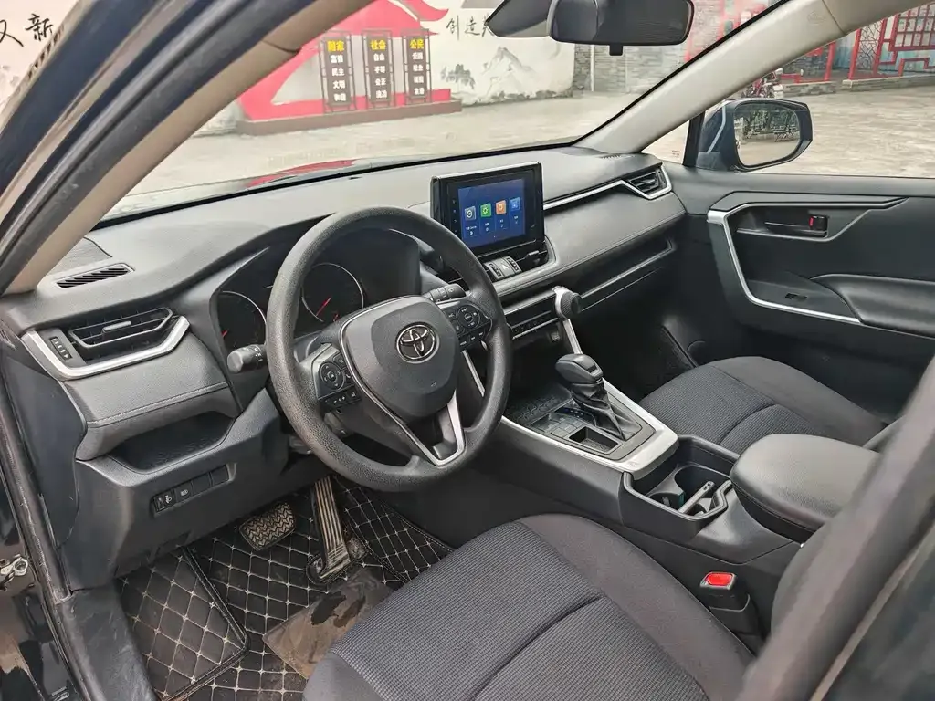 Toyota RAV4 2023 из CN, фото 4