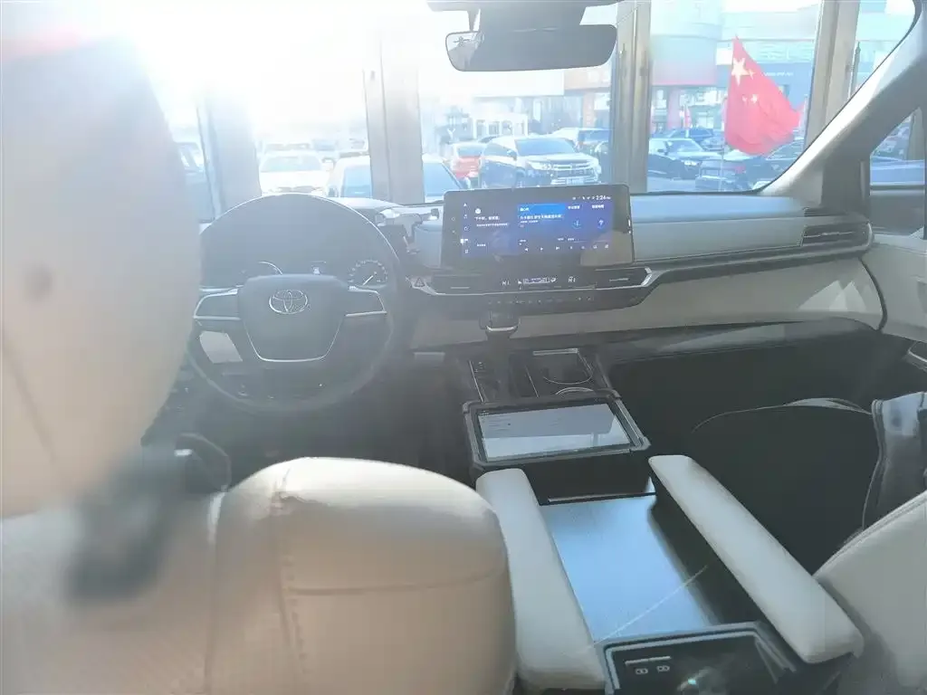 Toyota Sienna 2023 из CN, фото 3