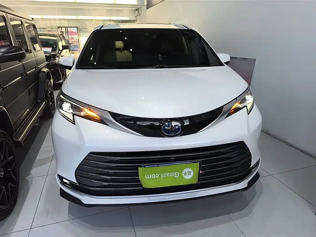 Toyota Sienna 2023 из CN, фото 5
