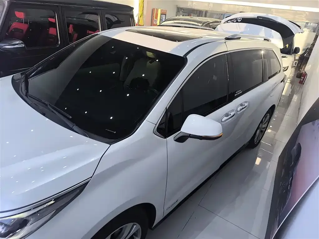 Toyota Sienna 2023 из CN, фото 4