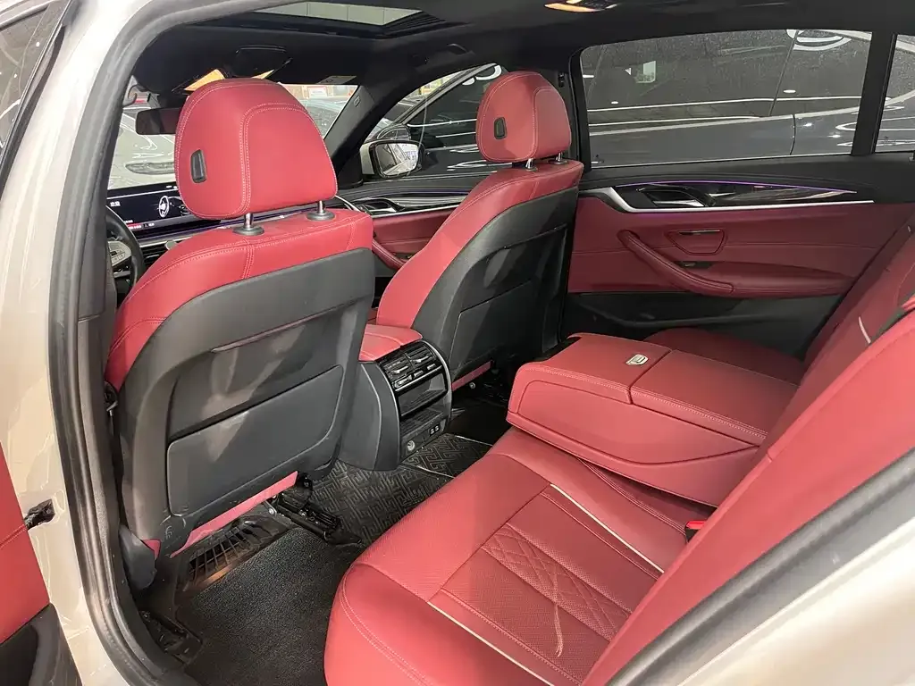BMW 5 Series 2023 из CN, фото 5