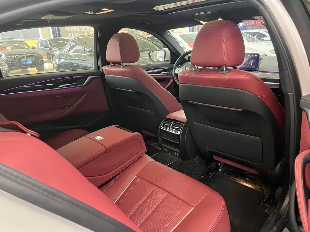 BMW 5 Series 2023 из CN, фото 3
