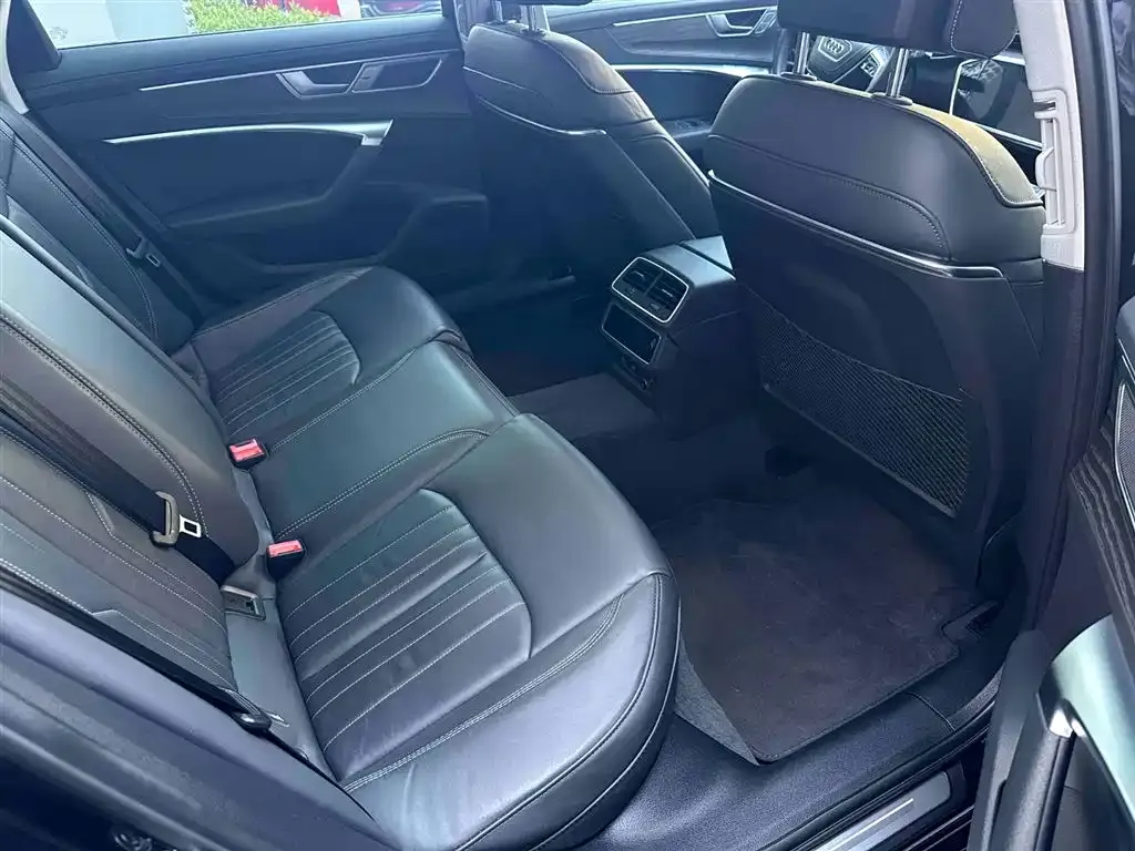 Audi A6L 2023 из CN, фото 6