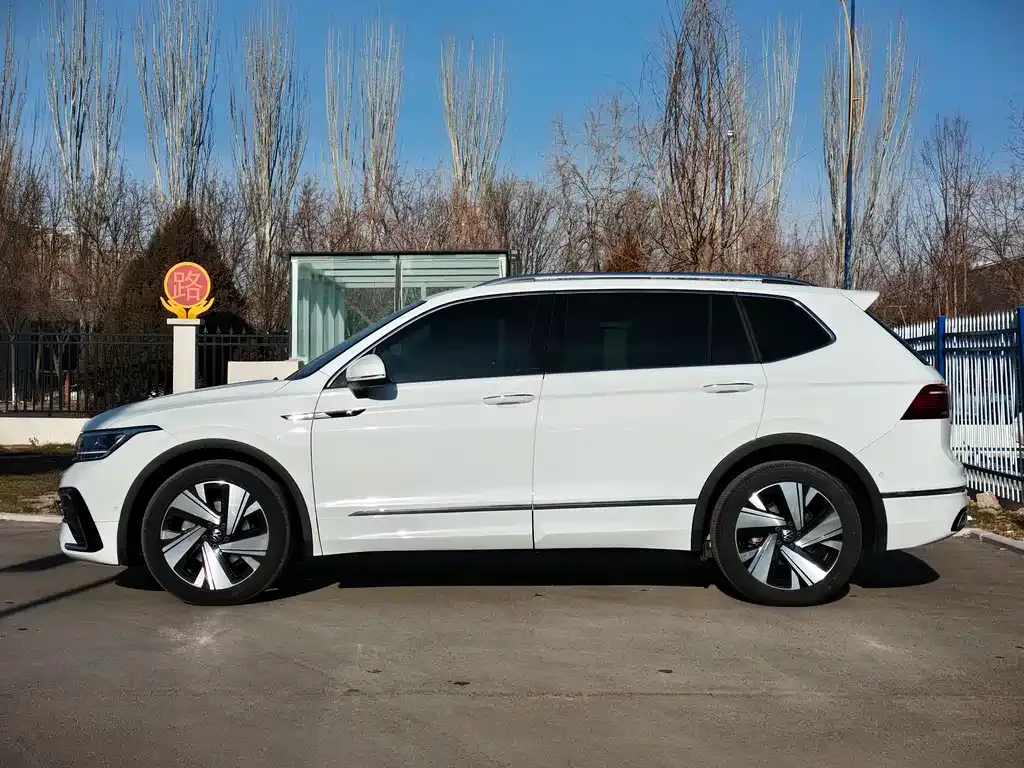 Volkswagen Tiguan L 2023 из CN, фото 9
