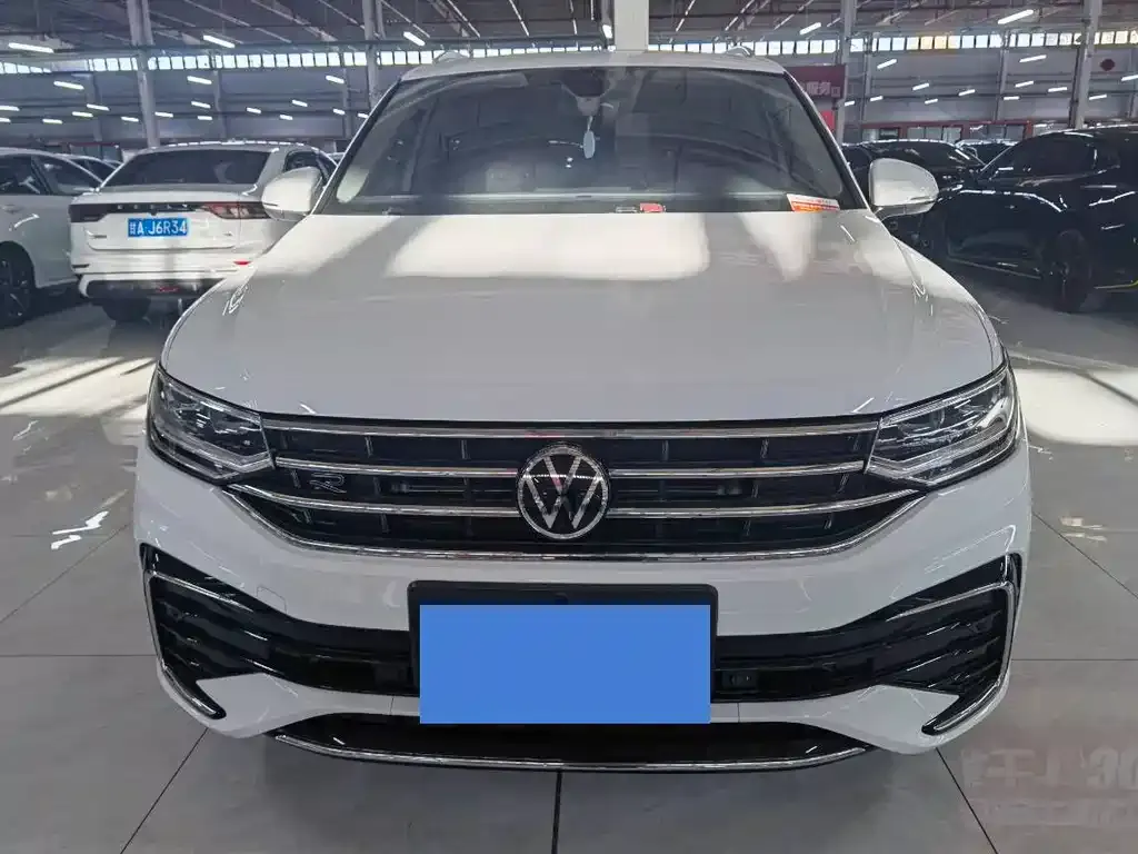 Volkswagen Tiguan L 2023 из CN, фото 2