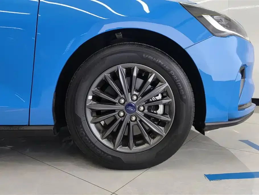 Ford Focus 2023 из CN, фото 5